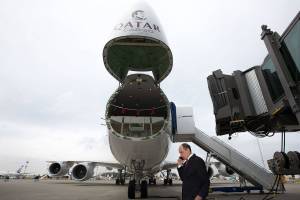 Special delivery of ‘beautiful bird’ at Boeing in Everett