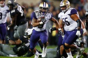 After slow start, Huskies roll past Colorado 37-10