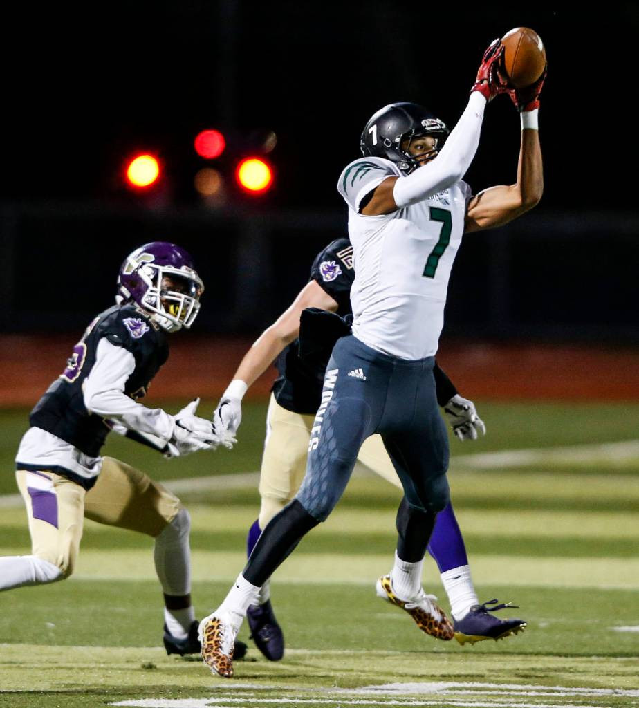 Jacksons Daniel Arias (7) catches a pass during a game against Lake Stevens on Sept. 29, 2017, at Lake Stevens High School. (Ian Terry / The Herald)