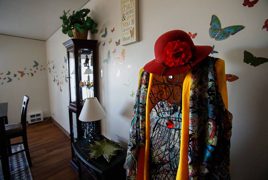 Svetlana Yuvtushenkos home in the Bakerview Apartments is bright and cheery, and nicely decorated. The Everett Housing Authority leases affordable and subsidized properties to seniors, with the minimum age ranging from 55 to 62 years old. (Dan Bates / The Herald)