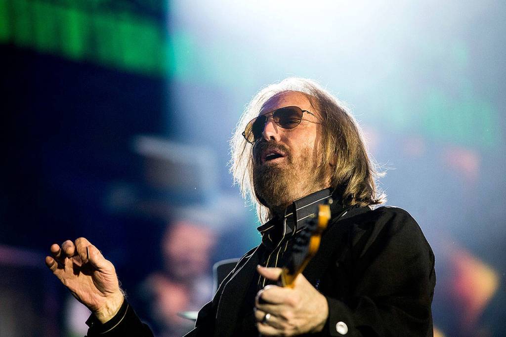 Tom Petty and the Heartbreakers perform at Wrigley Field in Chicago on June 29. (Armando L. Sanchez/Chicago Tribune)