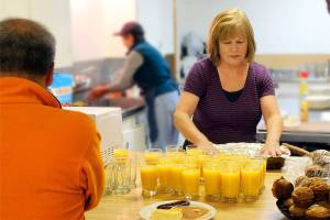 Edmonds bicycle group flips pancakes for a cause