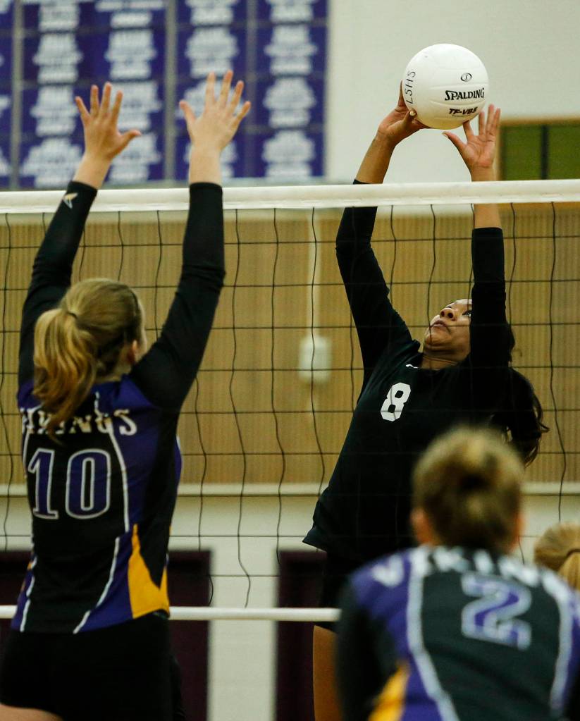Kamiaks Quinci Flowers (8) goes up for a set as Lake Stevens Anna Saack (10) defends during a game Oct. 10, 2017, at Lake Stevens High School. (Ian Terry / The Herald)
