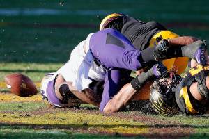 Huskies aim to put past desert disasters to rest at ASU