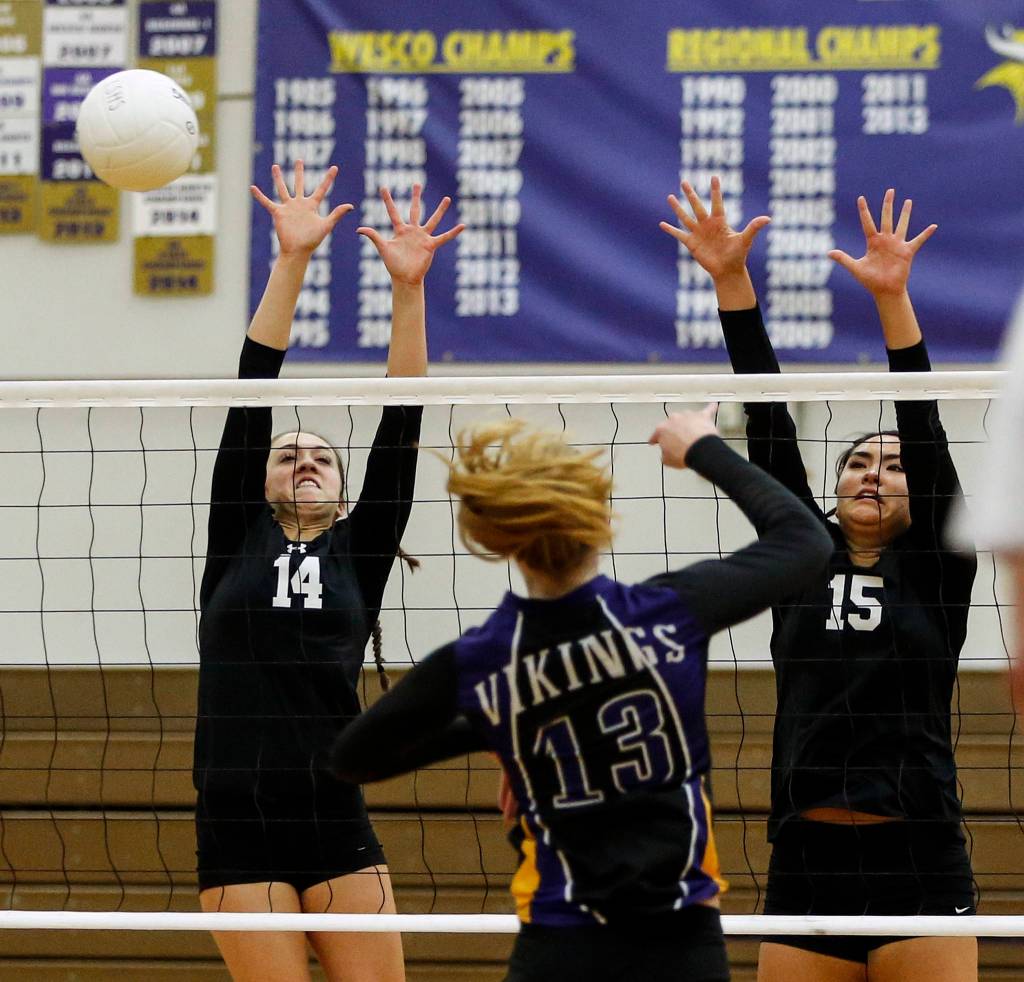 Kamiaks Grace Forster (14) and Jaclyn Janczakowski (15) go up for a block against Lake Stevens Hayley Muir (13) during a game at Lake Stevens High School on Oct. 10. (Ian Terry / The Herald)