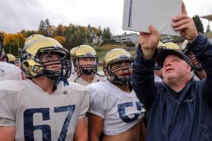 Everett High team shakes things up, discovers ways to win