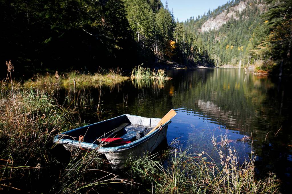 The dinghy used by King Lake resident Jeffrey Abrams to pull two men to safety from the helicopter wreckage is seen Tuesday. (Ian Terry / The Herald)