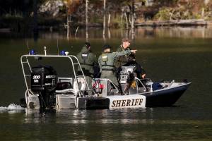 Man rows to the rescue after helicopter slams into lake