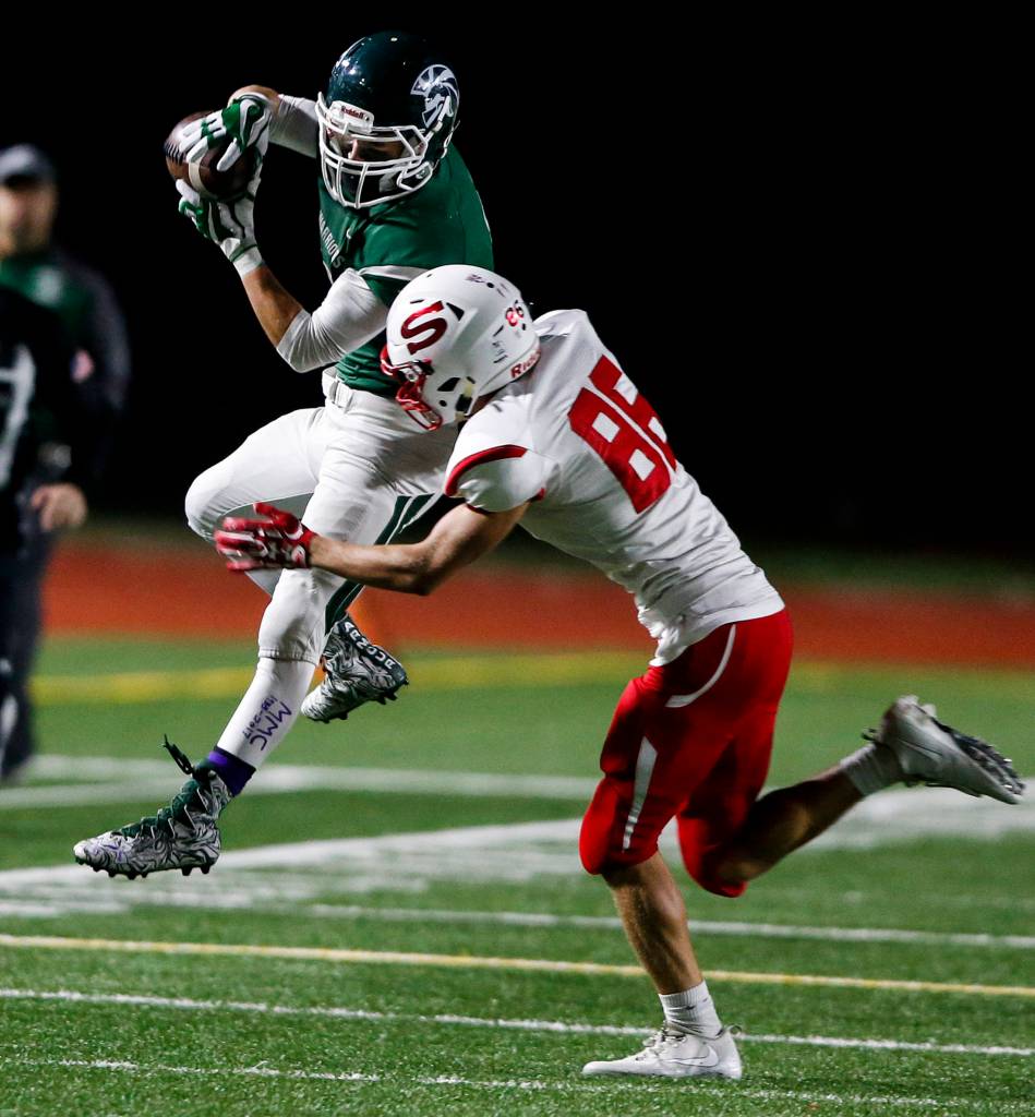 Edmonds-Woodways Niko Copper (left) makes a jumping catch as Snohomishs Josh Dehaan defends during a game at Edmonds Stadium on Oct. 27. (Ian Terry / The Herald)