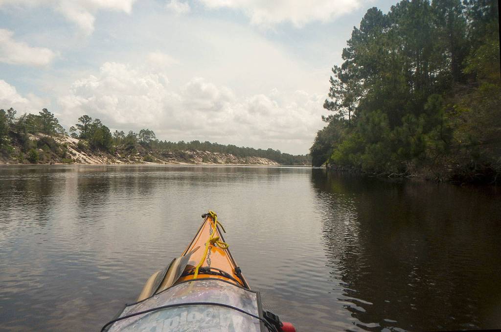 Landaus kayak Whisper plies the calm of the Tennesee-Tombigbee Waterway. (Hank Landau)