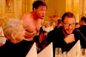 Sprawling satire of pretentious artist types scores rich humor