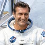 Apollo 12 astronaut Richard Gordon, who circled moon, dies
