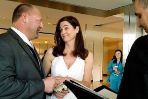 Couple marries where they had their first date: the hospital