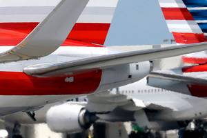 Glitch has American Airlines lacking pilots during holidays