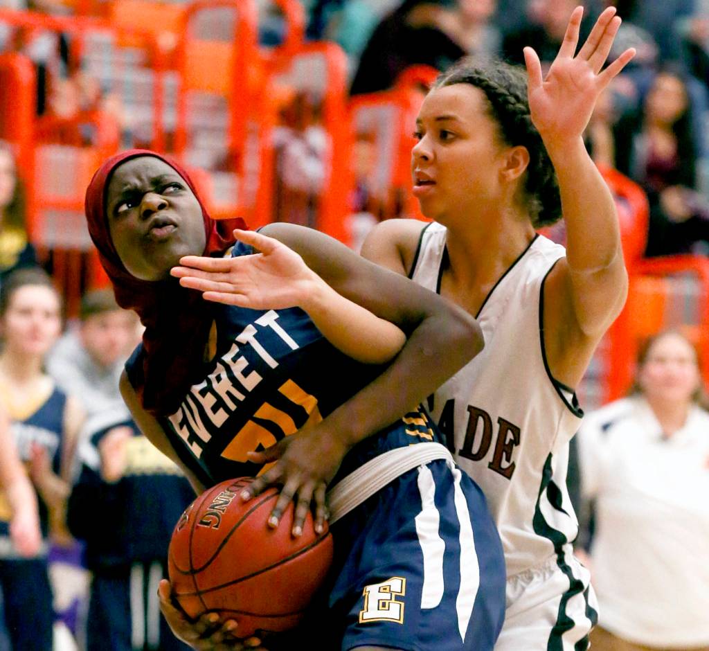 Everetts Amina Hussein looks for a shot with Cascades Malia Jones defending and fouling at Everett Community College on Dec. 1. (Kevin Clark / The Herald)