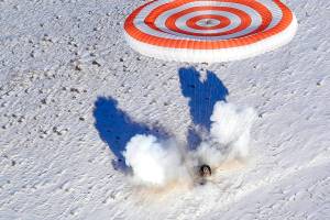 Space capsule with 3 astronauts returns to Earth
