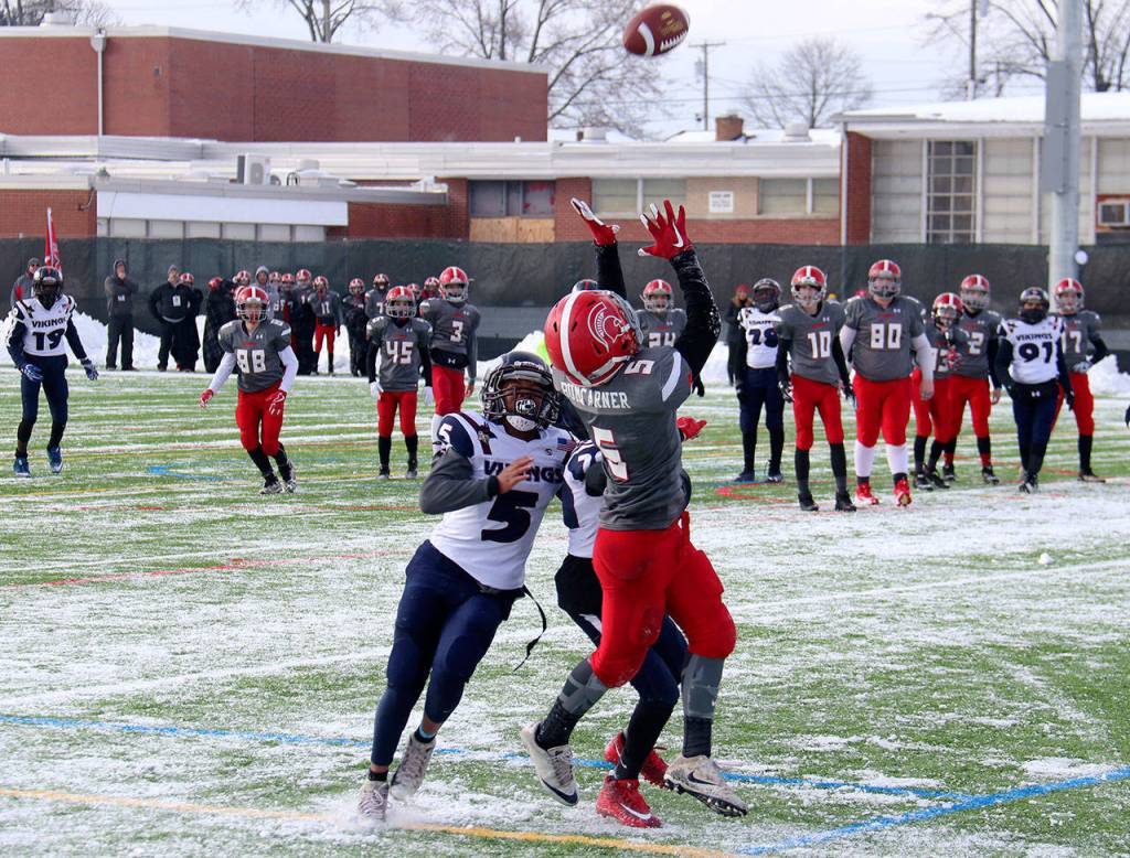 Stanwood Junior Bantams Ryder Bumgarner tracks the flight of a pass during a game at the Pro Football Hall of Fame National Youth Championships from Dec. 15-17 in Canton, Ohio. (Stanwood Junior Bantams photo)