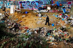 Police and social service workers search under an Everett overpass during the 2015 Point in Time survey. This years one-day count, which estimates the number of homeless people and works to provide services, is scheduled for Jan. 23 across Snohomish County. (Mark Mulligan / Herald file photo)