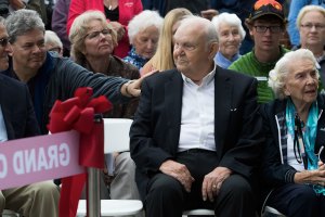 Philanthropist Floyd Jones dies at 90