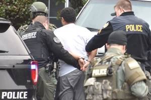 Teen surrenders after standoff with police near Everett