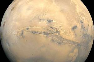 Mars hides thick sheets of ice just below the surface