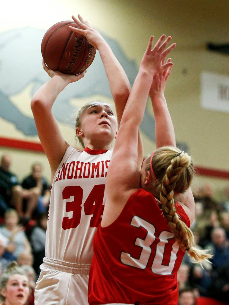 Snohomishs Kyra Beckman (left) takes a shot as Stanwoods Kaitlin Larson (right) defends during a game Jan. 24, 2018, at Snohomish High School. (Ian Terry / The Herald)