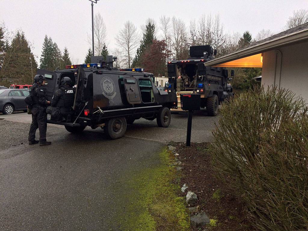 The woman wasn&rsquo;t injured but her boyfriend was treated for a broken finger and facial injuries. (Edmonds Police Department)
