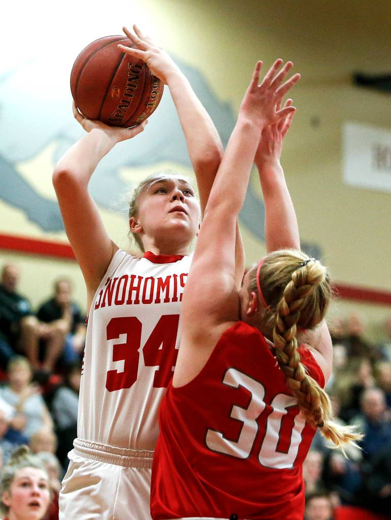 Snohomishs Kyra Beckman (left) takes a shot as Stanwoods Kaitlin Larson (right) defends during a game at Snohomish High School on Jan. 24. (Ian Terry / The Herald)