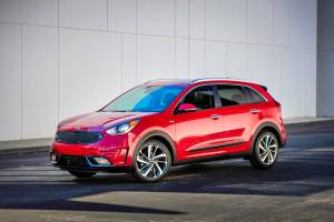 2018 Kia Niro PHEV EX: hybrid sports utility with electric mode