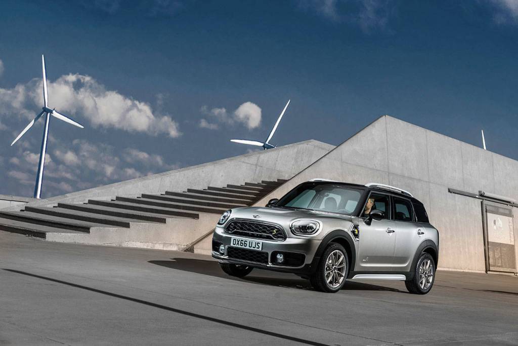 The 2018 Mini Cooper S E Countryman All4 is a plug-in hybrid with all-wheel drive. (Manufacturer photo)