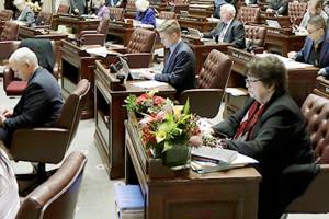 On final day, lawmakers look to pass budget, property tax cut