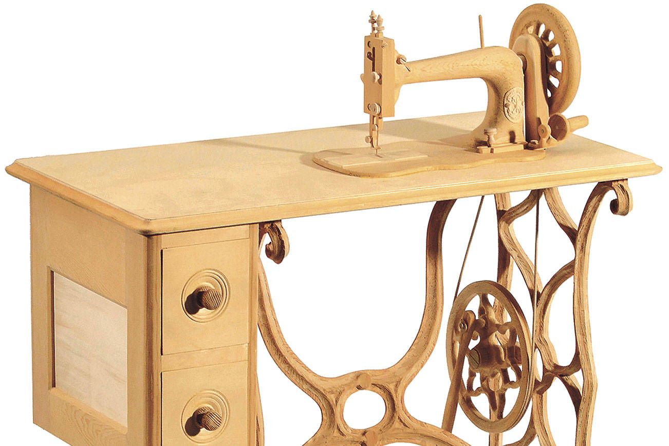 【sun flower】SINGER ビンテージ木製テーブル This old Singer sewing machine isn't real — it's a wood carving
