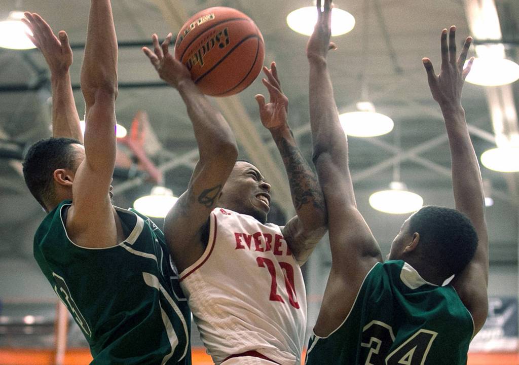 Everetts Tori Odom (center) attempts a shot through Chemeketas Jamel Merriweather (left) and Eric McKinstry II during the NWAC Basketball Tournament at Everett Community College on March 10. (Kevin Clark / The Herald)