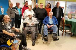 Everett Elks bring cheer to hospitalized veterans