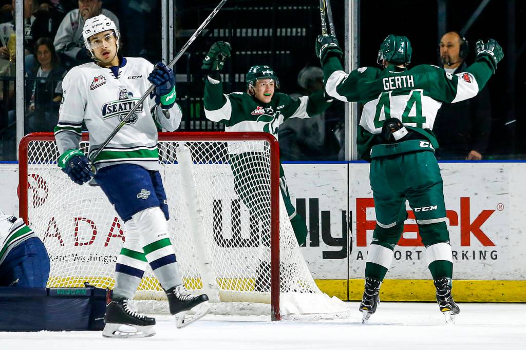 Everetts Reece Vitelli (center) celebrates a first-period goal with teammate Spencer Gerth (right) on Tuesday during a playoff game at ShoWare Arena in Kent. (Ian Terry / The Herald)