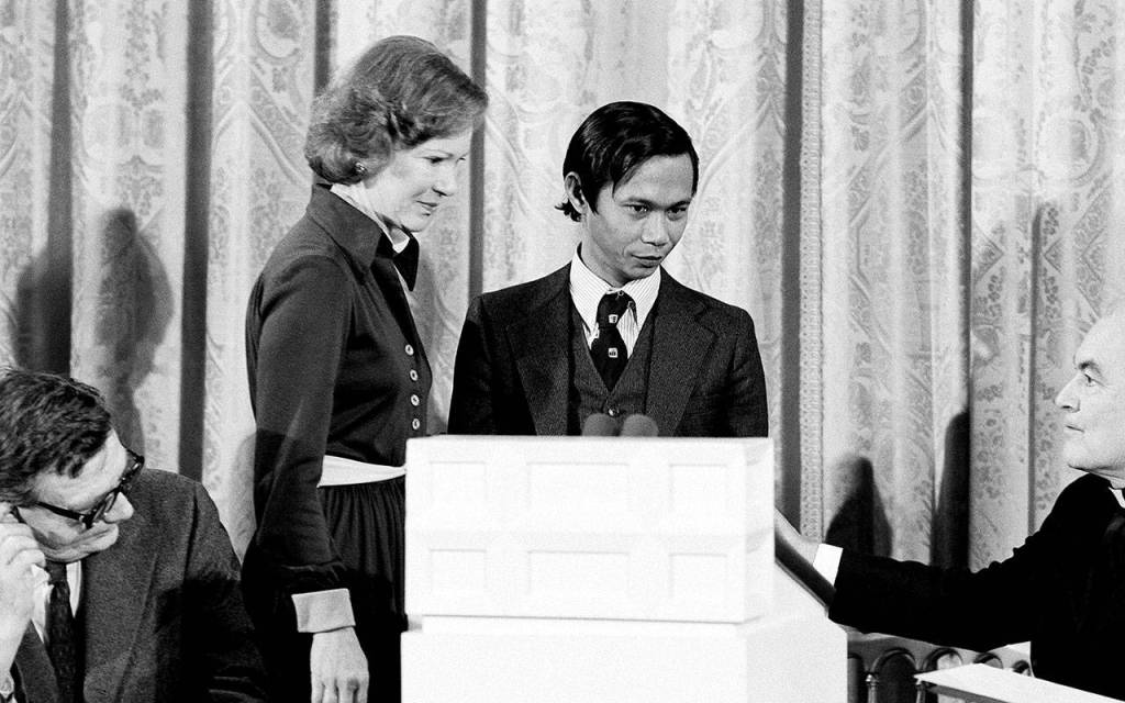 Rosalynn Carter introduces Dith Pran, a Cambodian photojournalist and refugee, at a meeting of the National Cambodia Crisis Committee on Jan. 29,1980 at the White House in Washington. (AP Photo/Barry Thumma, file)