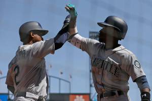 Mariners spoil Giants’ home opener, win 6-4