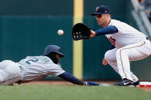 Mariners bats go cold, Twins rally for victory