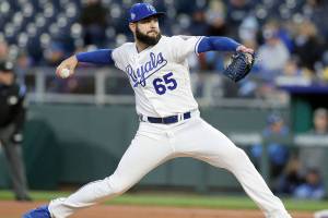 Royals, Junis rout Mariners 10-0