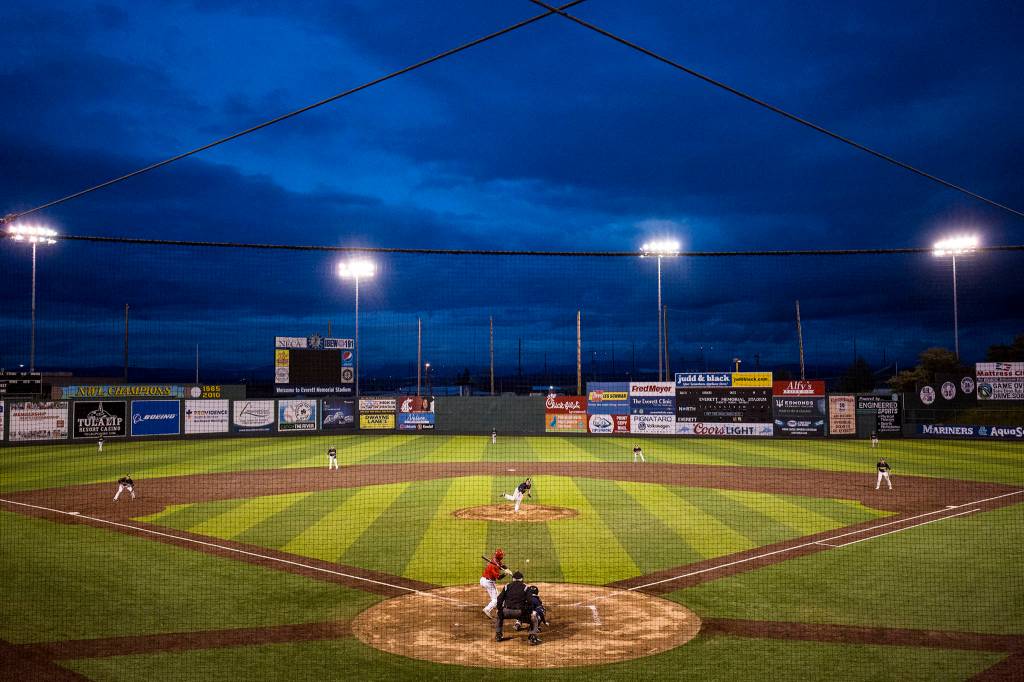 Under a deep blue evening sky, the Everett High baseball team took on Snohomish on the new turf field at Memorial Stadium on TApril 12, 2018 in Everett. (Andy Bronson / The Herald)