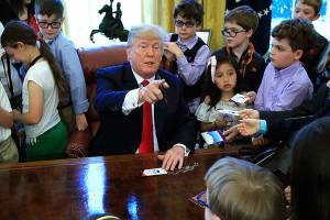 Trump gives Oval Office tour to White House reporters’ kids