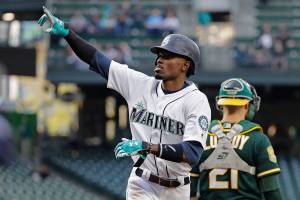 Gordon gives Ichiro fitting tribute in M’s win over A’s