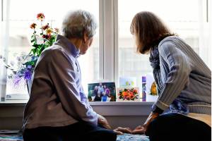 Julie Muhlstein looks at cards and pictures with her 96-year-old mother recently in her moms room at a Spokane retirement community. (Dan Bates / The Herald)