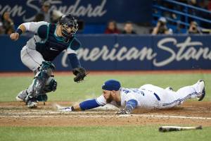 Blue Jays use four-run 8th to beat Mariners