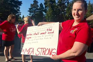 Mukilteo teachers pack meeting, demand renegotiated contract
