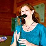 Hear the acoustic duo Ivan Lee and Elaine Skeffington (shown) of IvyLane at Amici Bistro in Mukilteo on May 19. (IvyLane)