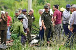 737 with 110 aboard crashes in Cuba, 3 said to survive