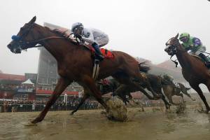Justify wins foggy Preakness, keeps Triple Crown bid alive