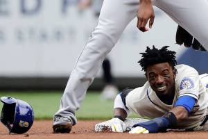 Mariners pull out a dramatic 3-2 win over the Tigers