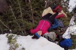 Dramatic helicopter rescue of fallen hiker with broken leg
